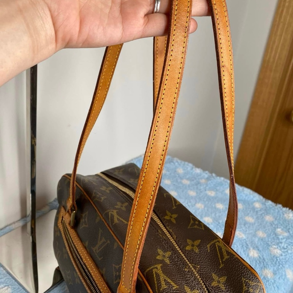 Louis Vuitton Cite MM - Picture 7 of 16